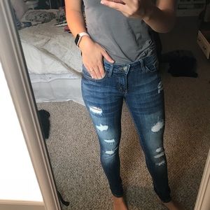 Buckle ripped jeans